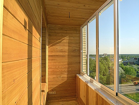 Деревянные панели на балкон